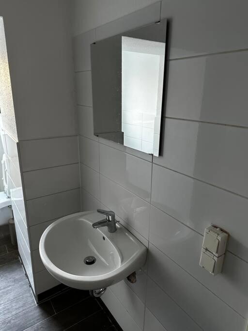 Zentrumsnahes Monteurszimmer Erfurt Bagian luar foto